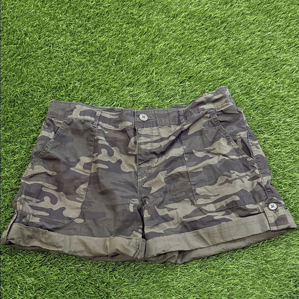 Women's Camo Roll-Cuff Utility Shorts - Olive Green